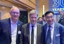 TüV NORD集團(tuán)CEO Stenkamp博士與代表團(tuán)陪同德國副總理哈貝克訪華