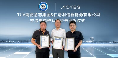 TüV南德與仁清羽信雙方代表合影留念